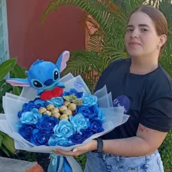 Ramo de stich y bombones Ferrero Rocher