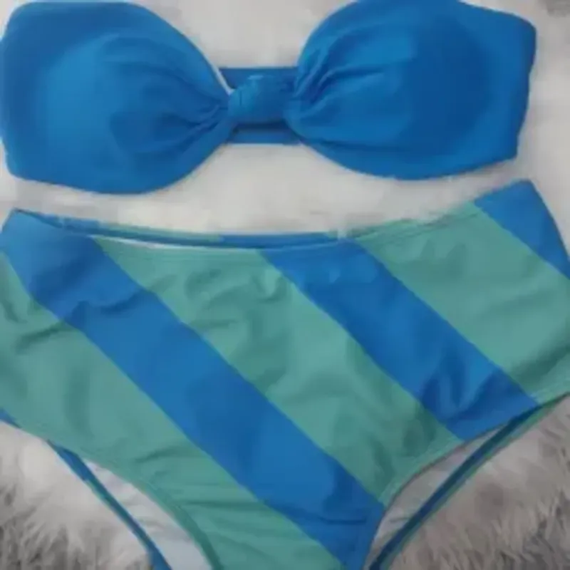Bikini azul alto