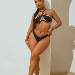 Bikini negro con transparencias 