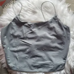 Blusa corta gris