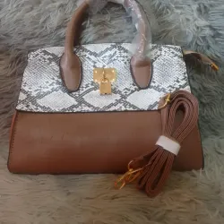 Cartera carmelita