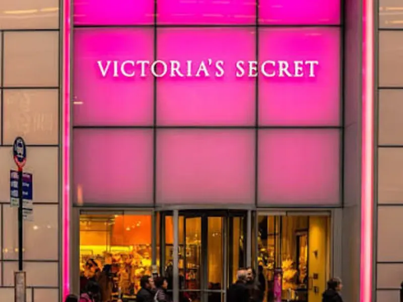 Victoria 's Secret  & Pink