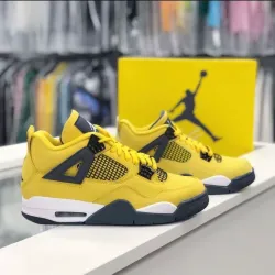 Jordan Retro 4 💛
