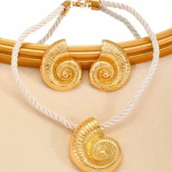 Juego de collar y aretes