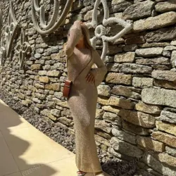 Vestido de playa dorado 