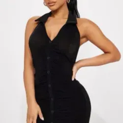 Vestido negro con cuello 