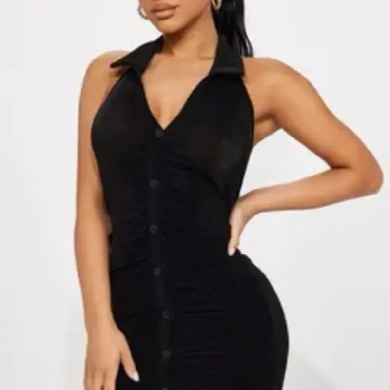 Vestido negro con cuello 