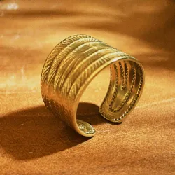 Anillo dorado de banda ancha 