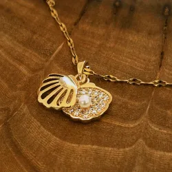 Cadena dorada de concha 