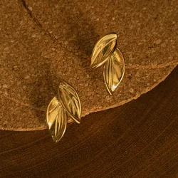 Pendientes dorados de hojas
