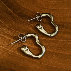 Pendientes plateados asimétricos 