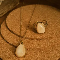 Set de cadena + anillo de piedra rosa