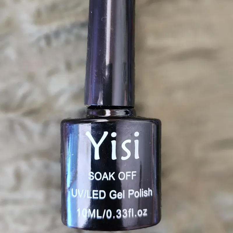 Esmalte negro Yisi