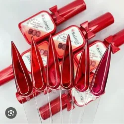 Esmaltes rojos traslúcidos