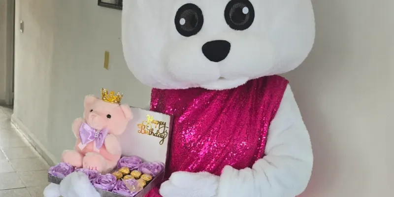 Animación de la Osita Luna con cajita de regalo