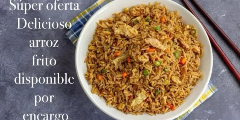 Completa de bandeja de arroz frito