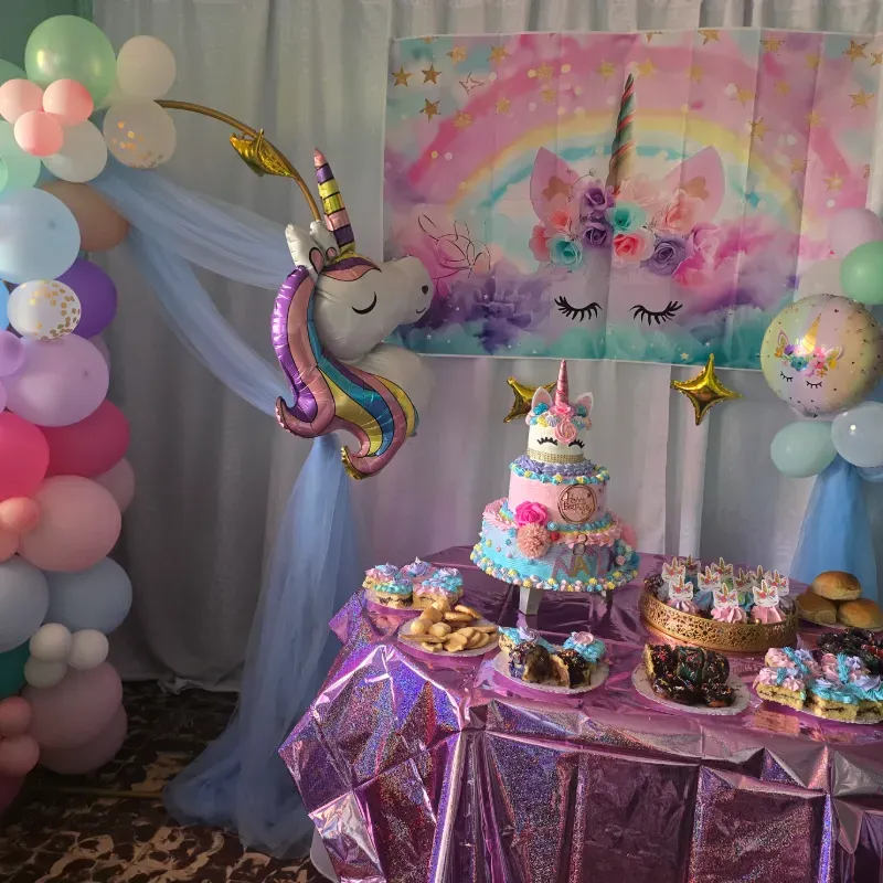 Decoración de cumpleaños sencilla con la temática de su preferencia 