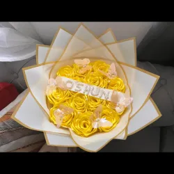 Ramo de flores amarilla personalizado