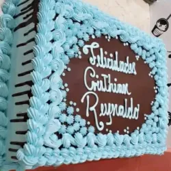 Cake Rectangular Grande con Cobertura de Chocolate
