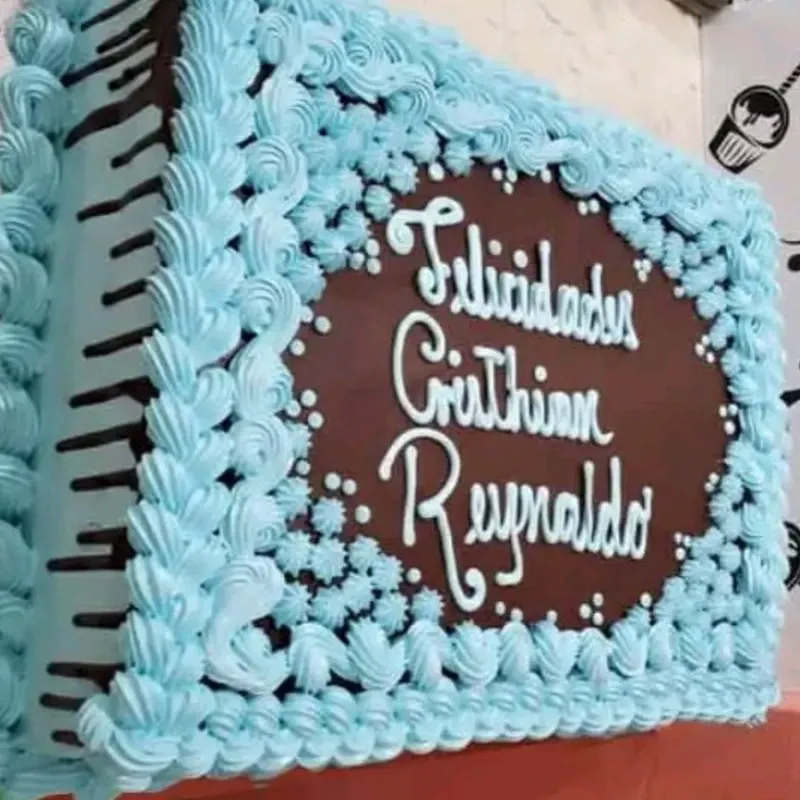 Cake Rectangular Grande con Cobertura de Chocolate