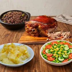 Combo con lomo de cerdo asado para 10 personas 