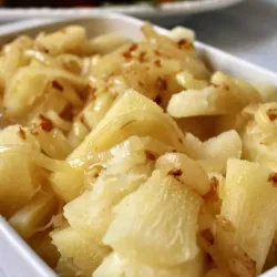 Yuca con empellitas de cerdo