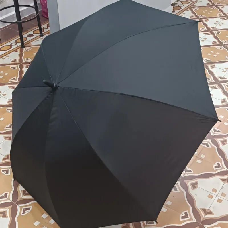 PARAGUAS CON VARILLAS DE SILICONA 27"