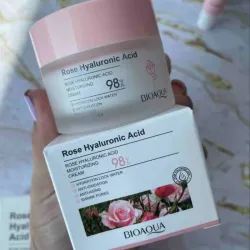 Crema facial de ácido hialurónico y rosas 