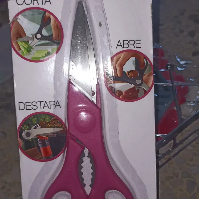 Tijera de cocina 