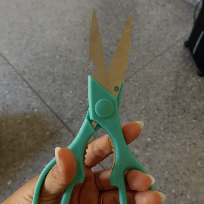 Tijera de cocina 