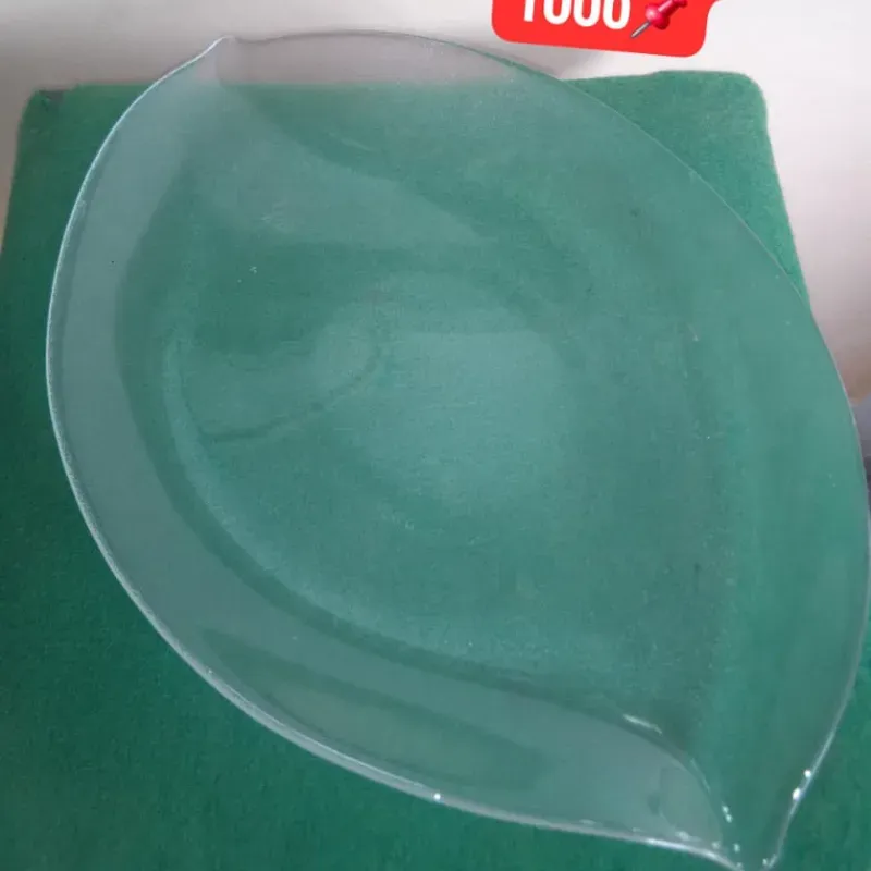 Fuente de cristal con diseño de hoja 