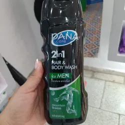 Gel de ducha + champú 2 en 1 para hombres de la marca PANA care, con la fragancia "Mountain Breeze". 
