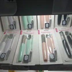 KIT DE HERRAMIENTAS DE BELLEZA DE PEDICURA O MANICURA  marca NEVADA, diseñado para el cuidado personal. 