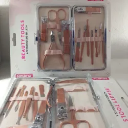 KIT DE MANICURA Y PEDICURA 