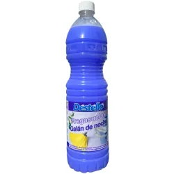 Limpiador de suelos de la marca Destello, con la fragancia "Galán de noche". 