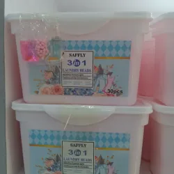 "Saffly 3 en 1 Laundry Beads" que se utiliza como potenciador de fragancia para la ropa.