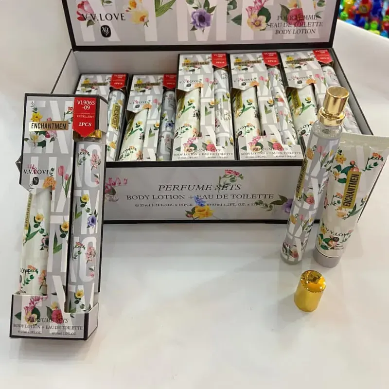 Set de regalo de loción corporal y eau de toilette de la marca "V.V. Love", con la fragancia "Enchantmen". 