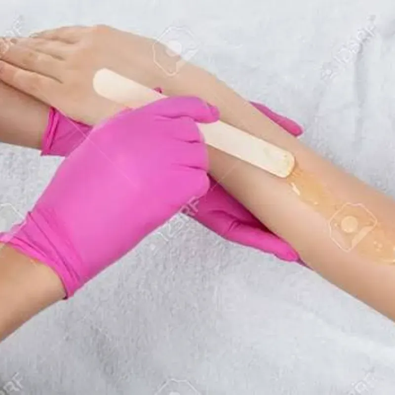 DEPILACIÓN DE BRAZOS CON CERA 