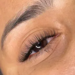 EXTENSIONES DE PESTAÑAS VOLUMEN 2D