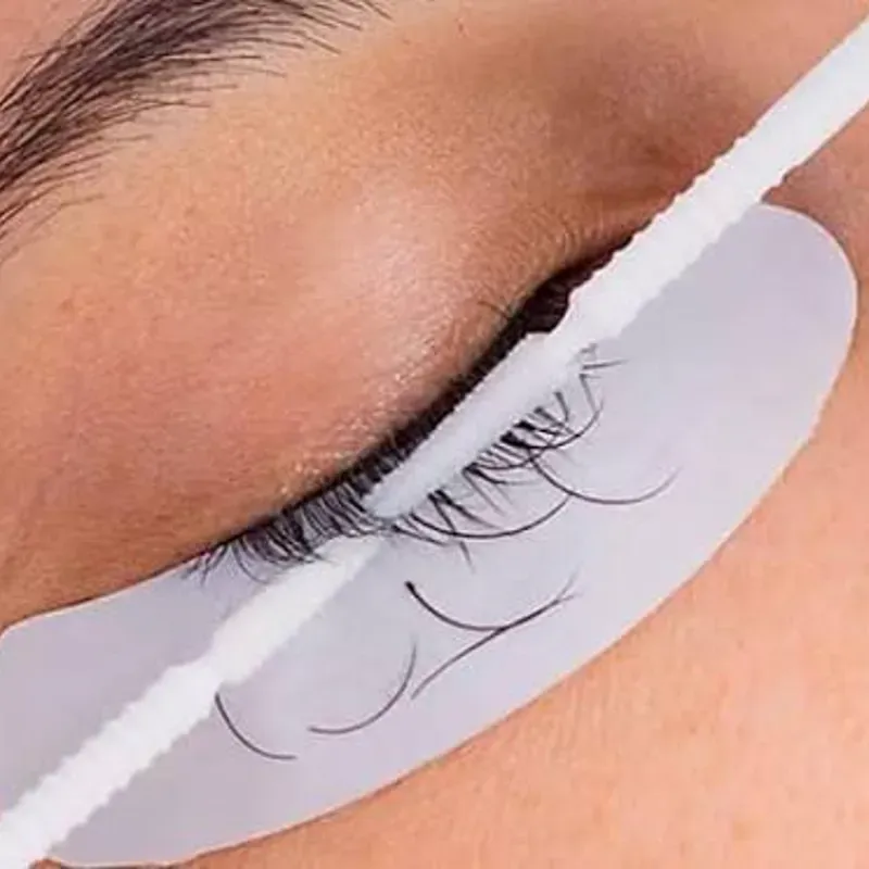 RETIRO DE EXTENSIONES DE PESTAÑAS