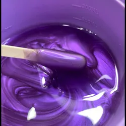 Depilación de cejas y labio superior.