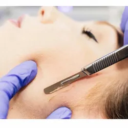 Dermaplaning facial