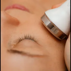 Limpieza facial profunda + Ultrasonido facial.