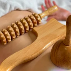 Masajes con maderoterapia