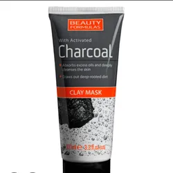 Mascarilla facial con carbón.