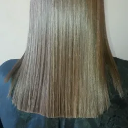 En cabello mediano 