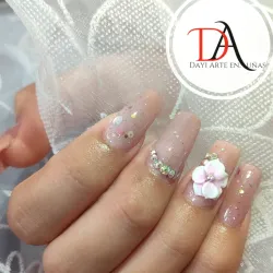 Relieve alto en 2 uñas 