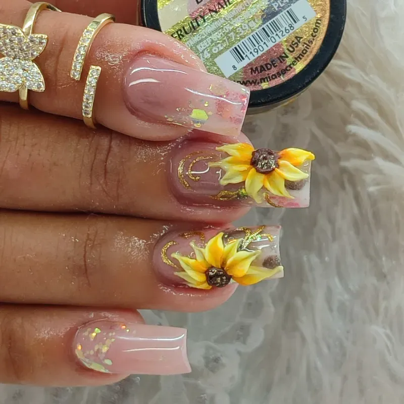 Relieve bajo en 2 uñas 
