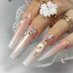 Uñas acrílicas extra largas 