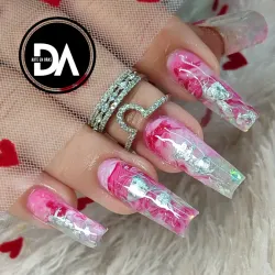 Uñas acrílicas largas 